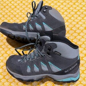 Scarpa Women's Black and Teal Athletic Shoes women’s size 6